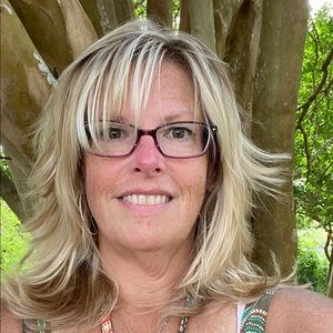 Meet your Posher, Suzanne